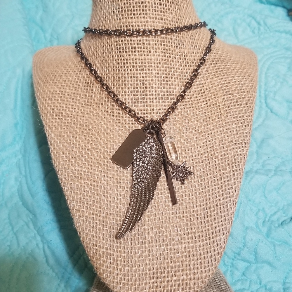 Drama - Charm Necklace with crystal, star and wing